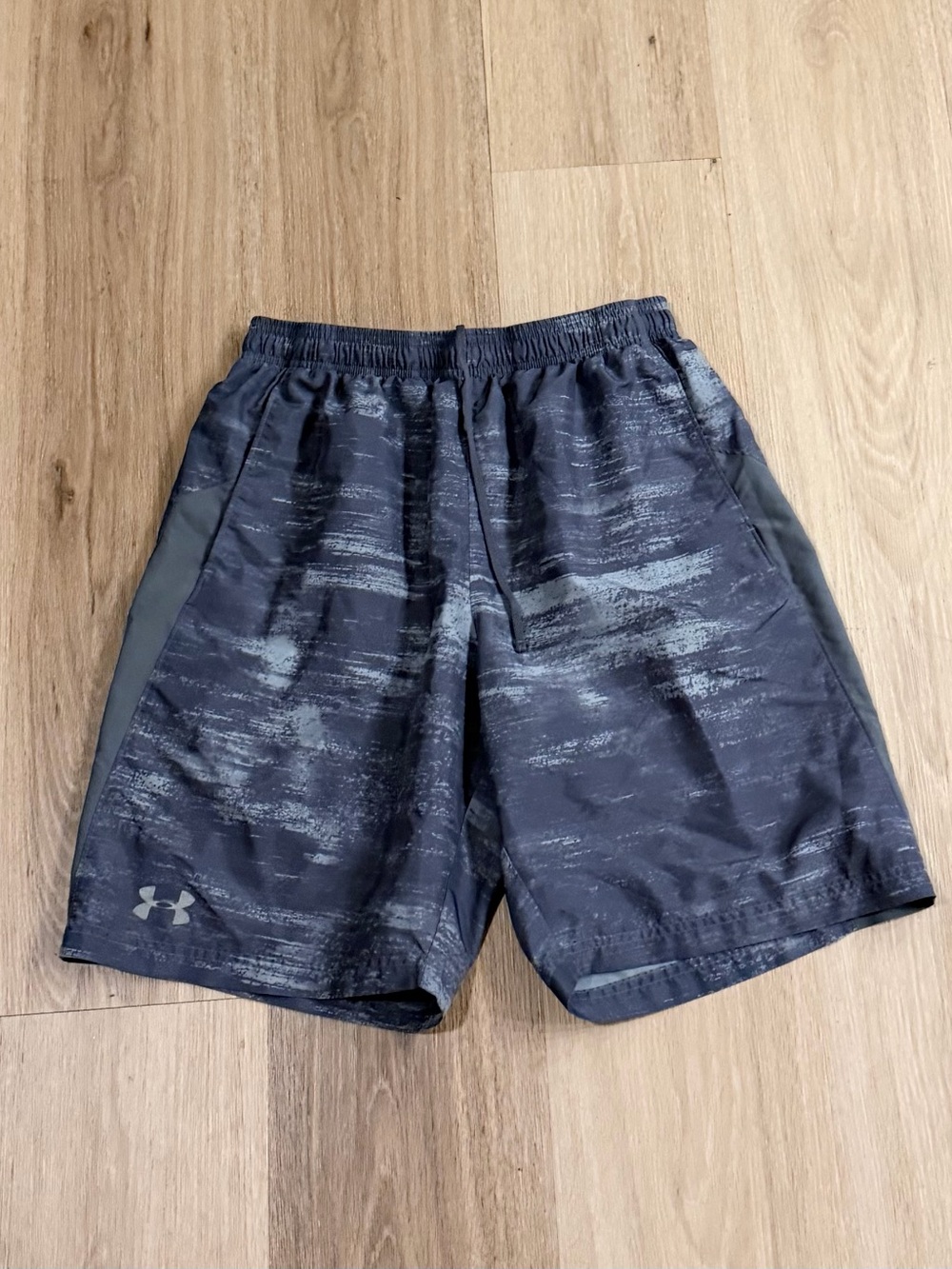 Under Armour Men’s Graphic Shorts Gray Athletic Gym size Medium Performance